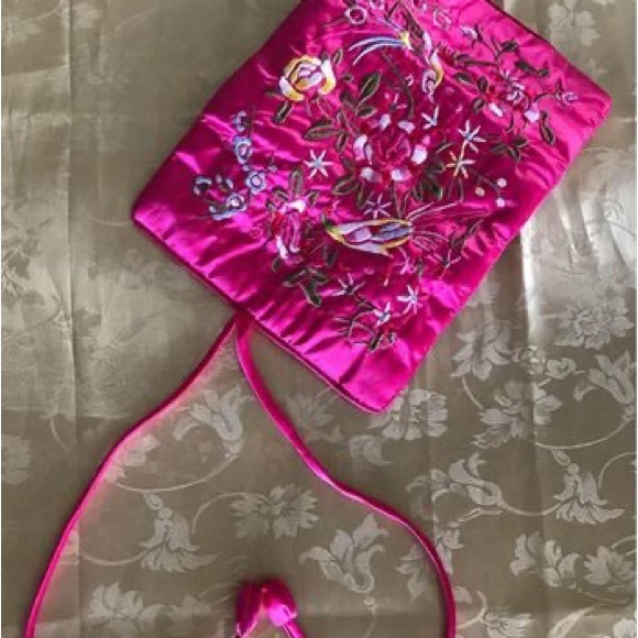 Silk bag with handmade embroidery - Picture 4 of 10